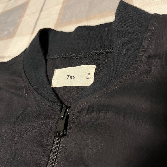 ✨SOLD✨Aritzia TNA Light Bomber Jacket Size Small - Picture 7 of 9